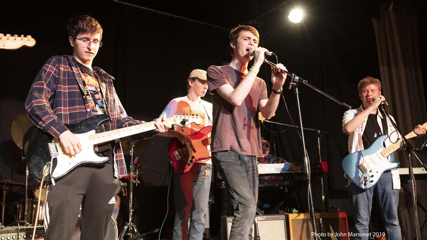 Learn guitar Toronto — Studio 211 student showcase concert